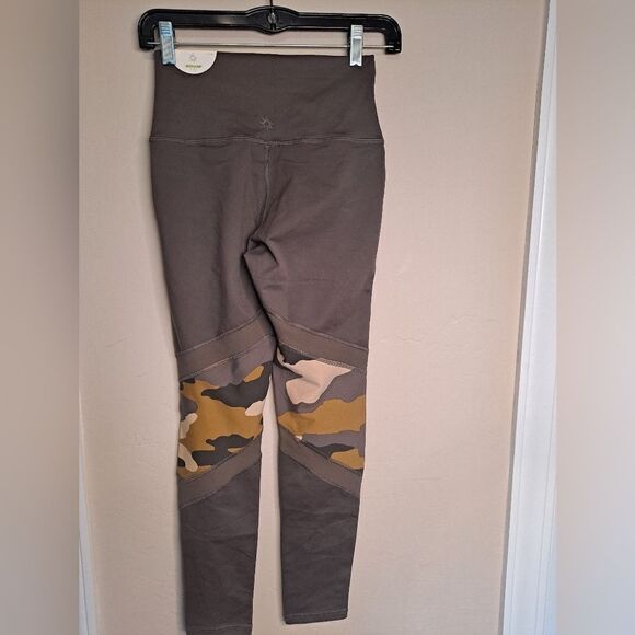 Aerie OFFLINE Hugger High Waist Camo Leggings. New with tags. - Picture 2 of 9